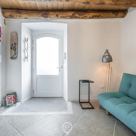 Classic Urban Elegance Apartment Cagliari