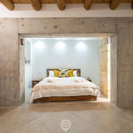 Classic Urban Elegance Apartment